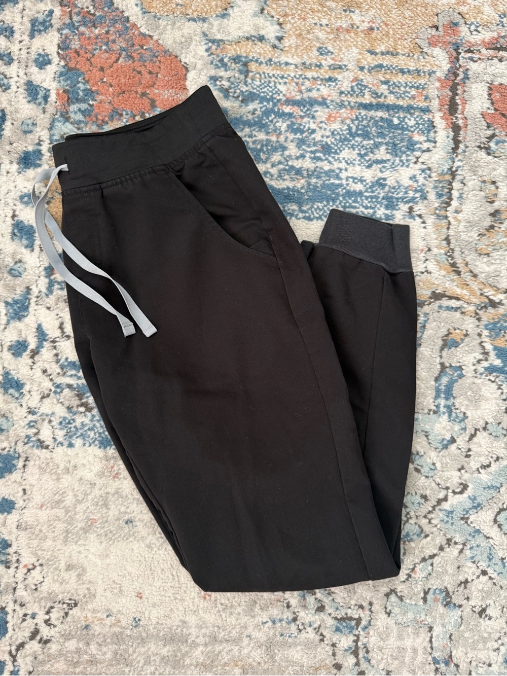 Women’s FIGS Black Jogger Scrub Pant